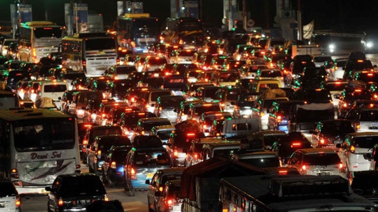 Gerbang Tol Palimanan macet hingga 10 km
