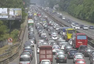 Libur Lebaran memang dimanfaatkan banyak warga Ibu Kota untuk mengunjungi tempat-tempat wisata d kawasan Bogor. &copy;2015 merdeka.com/arie basuki