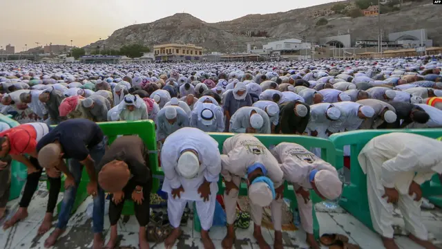 Salat Idul Fitri di Arab Saudi (4/6/2019) (AFP PHOTO)