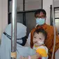 Seorang balita di Barito Selatan usai menjalani operasi bibir sumbing yang dilaksanakan Pengurus Wilayah Ikatan Wartawan Online Indonesia (PW IWO) Kalimantan Tengah dengan Smile Train Indonesia. (foto: Roni Sahala)