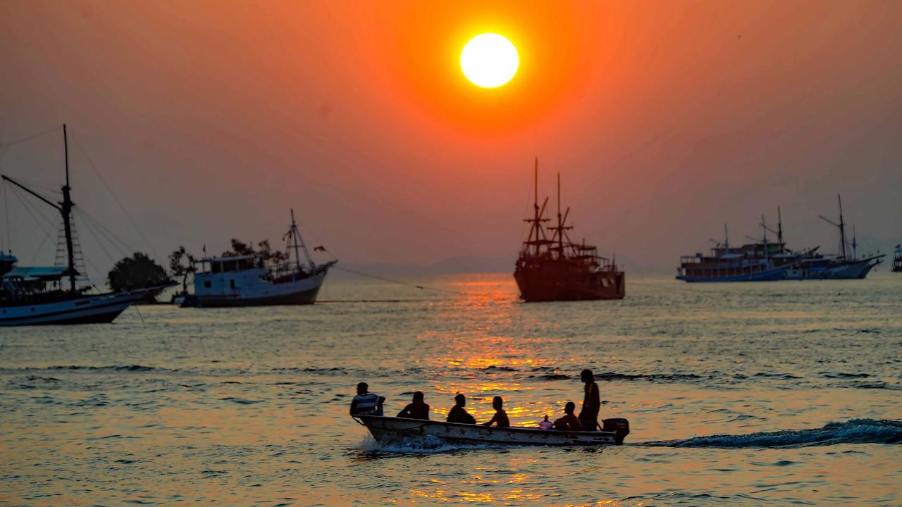 FOTO: Labuan Bajo Kota Seribu Sunset yang Menawan di Ujung Flores