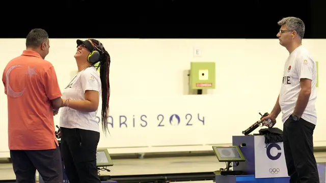 Foto: Tanpa Kacamata Khusus dan Pelindung Telinga, Begini Gaya Nyentrik Penembak Turki yang Viral di Olimpiade Paris 2024