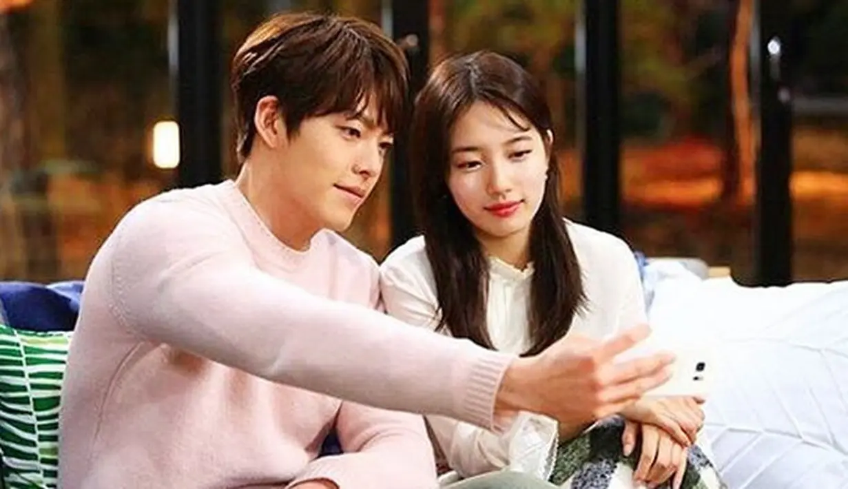 Lee Min Ho dan Suzy Bae sudah berpacaran selama tiga tahun, namun karena alasan pribadi, keduanya memutuskan untuk mengakhiri hubungannya. Sekarang ini, aktor tampan itu juga tengah menjalankan wamil. (Instagram)