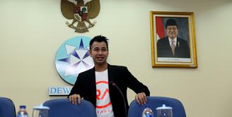 Raffi Ahmad kembali datang ke Dewan Pers, Rabu (18/11/2015) setelah mendatangi dan bertemu dengan pengurus Persatuan Wartawan Indonesia (PWI) hampir dua pekan lalu. (Andy Masela/Bintang.com)