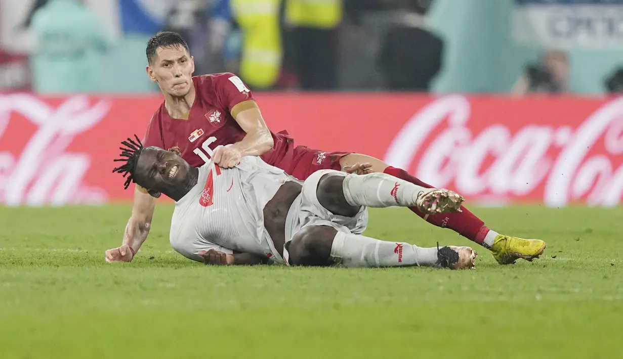 Tiga gol Swiss dicetak oleh Xherdan Shaqiri, Breel Embolo, dan Remo Freuler. Sementara Serbia sempat membalas dua gol lewat aksi Aleksandar Mitrovic dan Dusan Vlahovic.(AP/Martin Meissner)