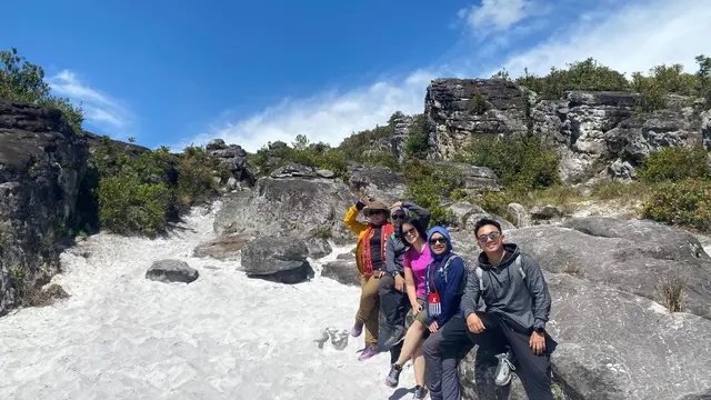 Ekspedisi Puncak Trikora.