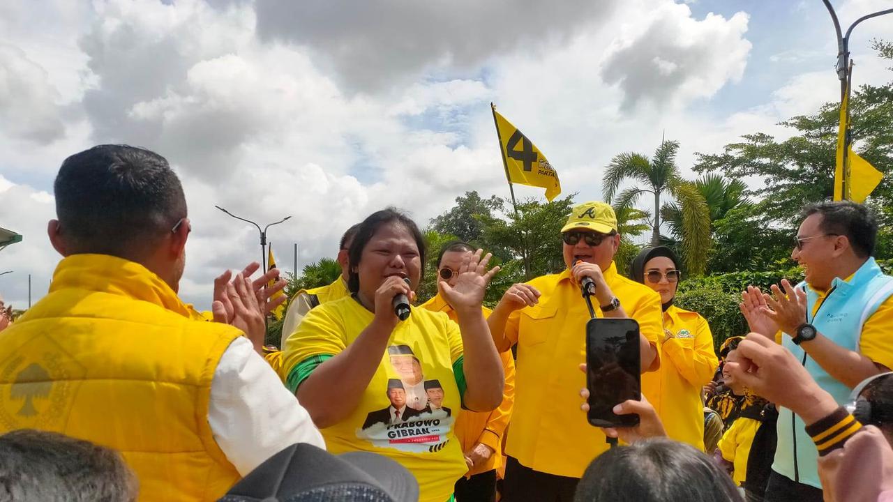 Ikut Joget Gemoy, Warga Palembang Dapat Tiket Umrah dari Partai Golkar