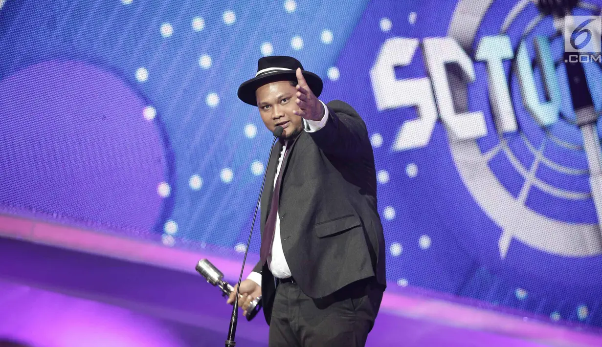 Virgoun berhasil menang di kategori Penyanyi Solo Pria Paling Ngetop dalam acara SCTV Music Awards 2018 di Studio 6 Emtek, Jakarta, Jumat (27/4). (Liputan6.com/Faizal Fanani)