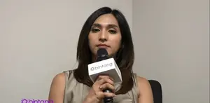 Dena Rachman memiliki resolusi di tahun 2016 nanti. Ia berharap usaha sepatunya yang bertajuk ‘Drama’ bisa menuai keuntungan, selain itu ia berharap ada perubahan menjadi lebih baik, dari sikap mau pun penampilannya.