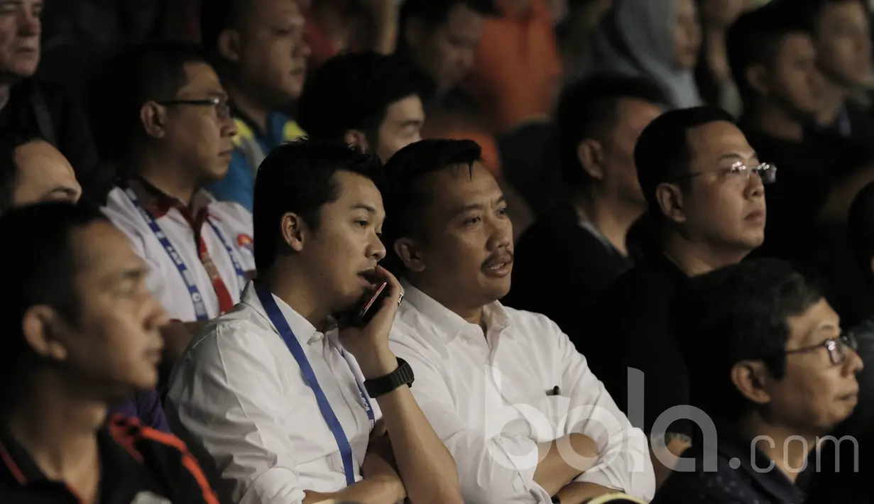 Menpora, Imam Nahrawi, menyaksikan pertandingan hari ketiga Indonesia Open 2017 di JCC, Senayan, Rabu (14/6/2017). Menpora didampingi staf khusus bidang olahraga Taufik Hidayat yang juga legenda bulu tangkis Indonesia. (Bola.com/ M Iqbal Ichsan)