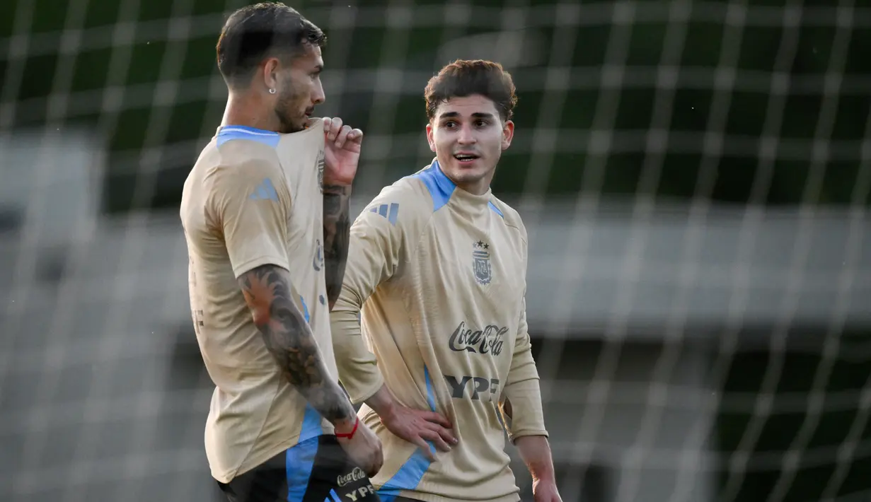 Diprediksi, timnas Argentina berpeluang besar mengamankan enam poin dari dua pertandingan tersebut. (LUIS ROBAYO/AFP)