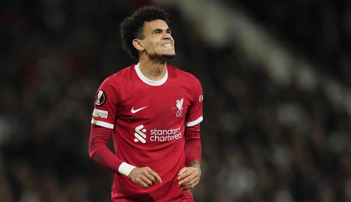 Pemain Liverpool, Luis Diaz, tampak kesal setelah ditaklukan Toulouse pada pekan ke-4 Grup E Liga Europa 2023/2024 di Stadium de Toulouse, Jumat (10/11/2023). Ini jadi kekalahan pertama yang diderita Liverpool, tetapi mereka tetap berada di puncak klasemen dengan 9 poin. (AP Photo/Thibault Camus)