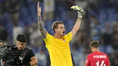 Mencetak gol memang bukanlah tugas dari seorang kiper atau penjaga gawang. Namun jika seorang kiper mampu mencetak gol, apalagi dalam sebuah laga Liga Champions tentu menjadi hal yang istimewa. Tercatat, hanya ada 4 kiper yang mampu mencetak gol sepanjang sejaarh Liga Champions hingga kini. Siapa saja? Berikut daftar keempatnya. (AP Photo/Andrew Medichini)