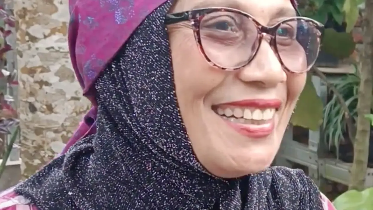 Nursyah ibunda Indah Permatasari. (Foto: Dok. YouTube Nursyah Garden)