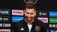 Pemain Inter Miami, Lionel Messi usai memberi keterangan kepada wartawan di acara jumpa pers perdananya di  DRV PNK Stadium, Kamis (17/8/2023). (AFP)