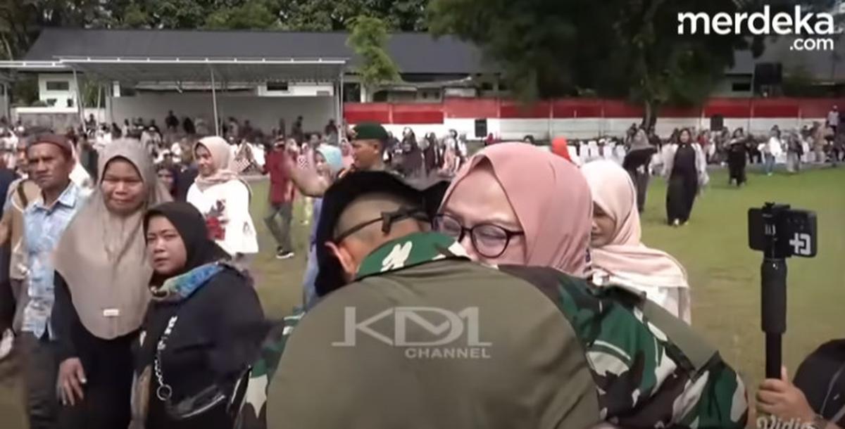 Pelajar 'Lulus' Pendidikan di Barak Militer Bak Taruna TNI,