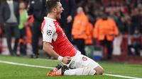 Mesut Ozil merayakan gol yang dicetaknya di menit akhir ke gawang Bayern Munchen dalam laga Grup F Liga Champions di Stadion Emirates, London, Rabu (21/10/2015) dini hari WIB. (EPA/Andy Rain)