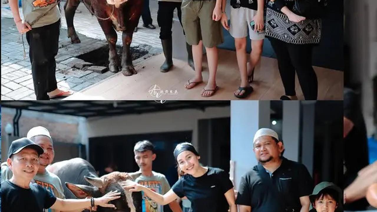 Pilihan Sandal Jepit Ayu Ting Ting di Berbagai Momen, saat Potong Daging Kurban Curi Perhatian