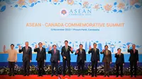Presiden Jokowi dalam KTT Peringatan ASEAN – Kanada di Hotel Sokha, Phnom Penh yang dihadiri yang dihadiri pemimpin ASEAN dan Perdana Menteri Kanada Justin Trudeau, Sabtu, 12 November 2022. (Biro Pers, Media dan Informasi Sekretariat Presiden).