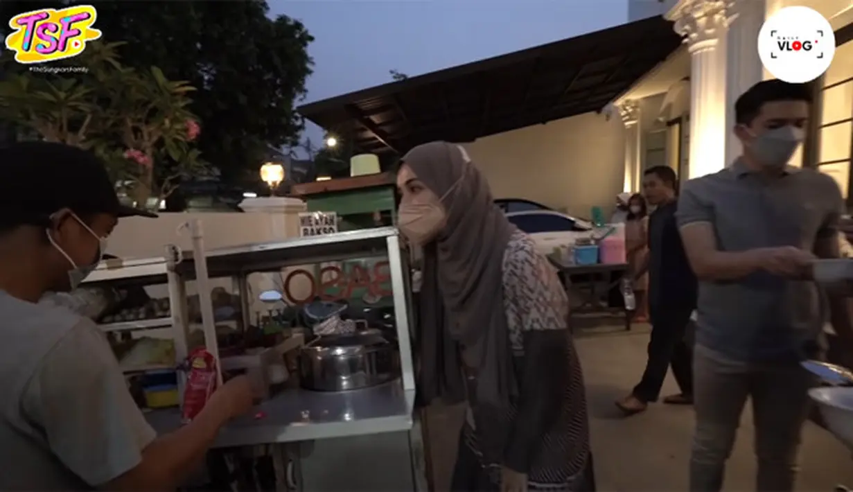 Buka Bersama TSF, Shireen dan Zaskia Sungkar (Youtube/The Sungkar Family)