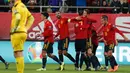 Pemain Spanyol Pau Torres (kelima kiri) merayakan golnya ke gawang Malta pada babak kualifikasi Grup F Piala Eropa 2020 di Stadion Ramon de Carranza, Cadiz, Spanyol, Jumat (15/11/2019). Spanyol menang 7-0. (AP Photo/Miguel Morenatti)