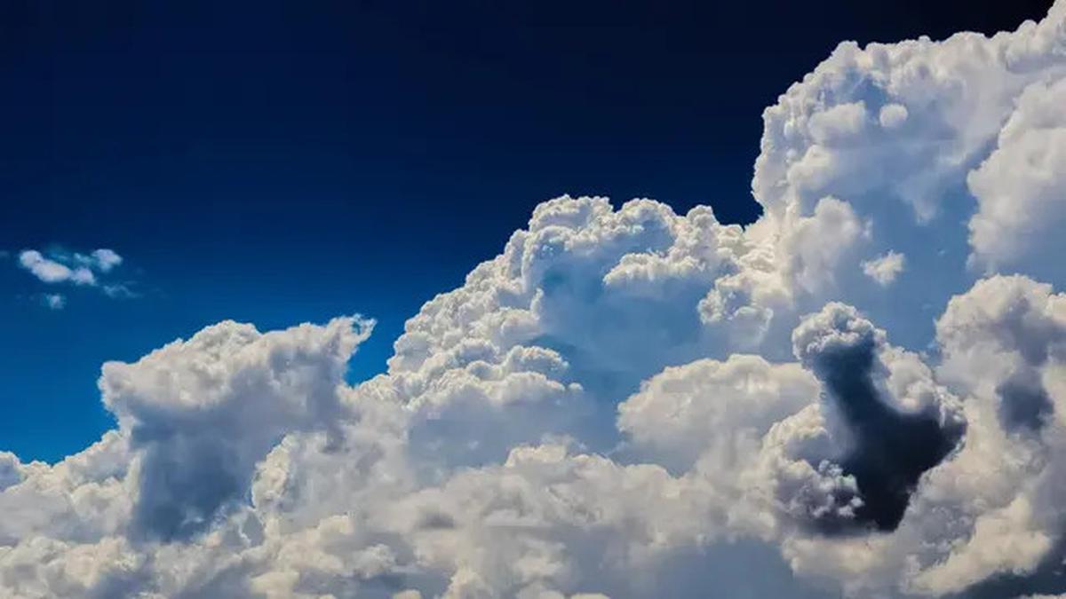 Bagaimana Awan bisa Berbentuk Naga, Piring Terbang, hingga Mata? Ini Penjelasannya