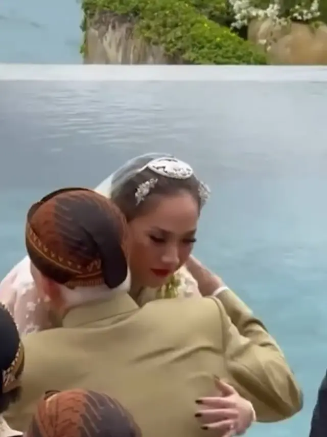 Pernikahan BCL-Tiko yang sempurna (Instagram/kiaisaura6)