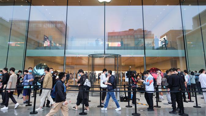 Penjualan perdana iPhone 13 di Apple Sanlitun in Beijing, Tiongkok. (Foto: Apple Newsroom)