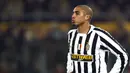 Pemain asal Prancis ini termasuk salah satu pemain Juventus yang paling setia. Trezeguet tetap bertahan ketika Juventus harus mengarungi kompetisi Serie B dan dua gelar scudetto mereka dilucuti oleh Federasi Sepak Bola Italia (FIGC). (AFP/Paolo Cocco)