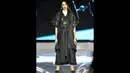 Model memeragakan busana yang terinspirasi para Jedi Star Wars di I Fashion Festival 2014, Jakarta, Senin (15/12/2014). (Liputan6.com/Panji Diksana)