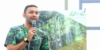 Perkembangan teknologi yang belakangan ini marak, membuat para anak-anak menjadi keranjingan dalam bermain game di gadget. Tapi berbeda dengan anak pasangan Teuku Zacky dan Ilmira Usmanova. (Adrian Putra/Bintang.com)