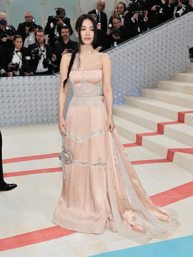 Song Hye Kyo Eksis dengan Gaun Fendi di Met Gala 2023,