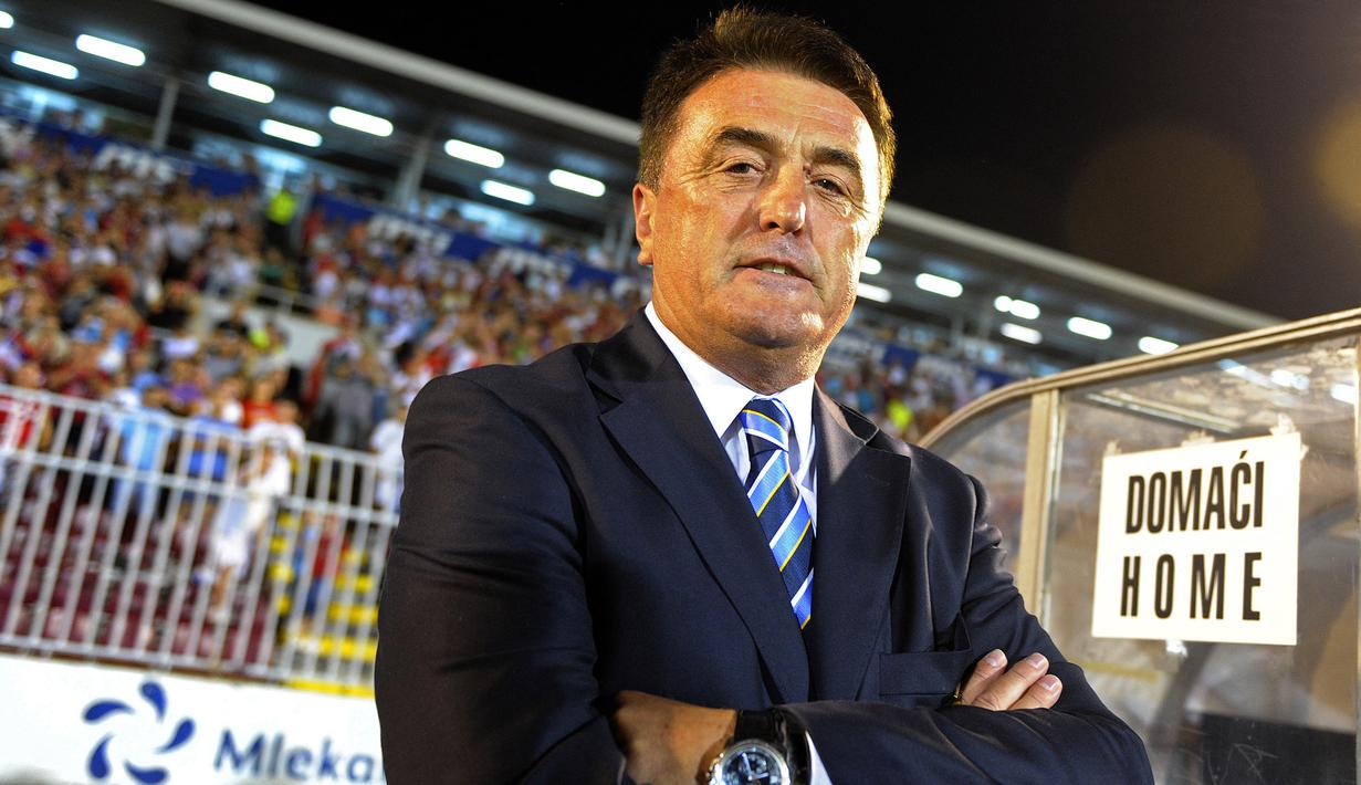 Radomir Antic ditunjuk sebagai manajer Barcelona pada pertengahan musim 2003/2004. Selama empat bulan masa jabatannya, ia hanya mampu meraih presentase kemenangan sebesar 50% dan menempati urutan ke-15 klasemen Liga Spanyol. Dia digantikan oleh Frank Rijkaard di akhir musim. (AFP/Andrej Isakovic)