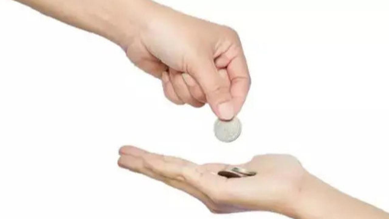 Cara Berhenti Menjadi Orang Pelit