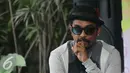Glenn Fredly berpose usai jumpa pres aplikasi Alfatainment di kawasan Pangeran Antasari, Jakarta, Rabu (27/04). Glenn mengungkapkan alasan dirinya menyukai Nikita Mirzani. (Liputan6.com/Herman Zakharia)
