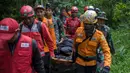 Sebanyak 75 pendaki berada di Gunung Marapi saat erupsi, 11 di antaranya tewas dalam peristiwa itu. Badan Nasional Penanggulangan Bencana (BNPB) menyebut diperlukan evaluasi terkait adanya pendaki saat status Gunung Marapi Level II atau Waspada. (AP Photo/Givo Alputra)