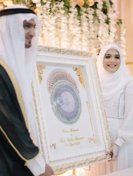 “Jadi tujuan Razi kesini mau izin sama tante untuk mengenal anak tante. Jadi mungkin Razi akan chatting-an di belakang tante. Kalau misal diizinkan, Razi bakal melanjutkan chatting sama anak tante. Kan gitu ngomongnya,” ungkap Razi Bawazier. (Instagram/vebbypalwinta)