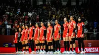 Timnas voli putri Indonesia U-21 dalam laga melawan Vietnam pada Grup A Kejuaraan Dunia Bola Voli Putri U-21 2025 di Jawa Pos Arena, Surabaya, Jawa Timur, Kamis (7/8) malam WIB. (foto: Volley Ball World)