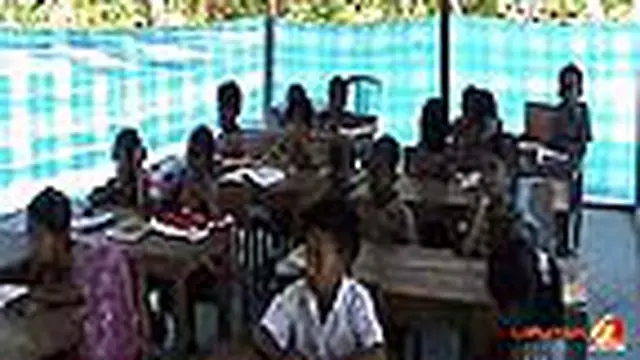 Sekolah Kami Berdinding Terpal Beratap Seng