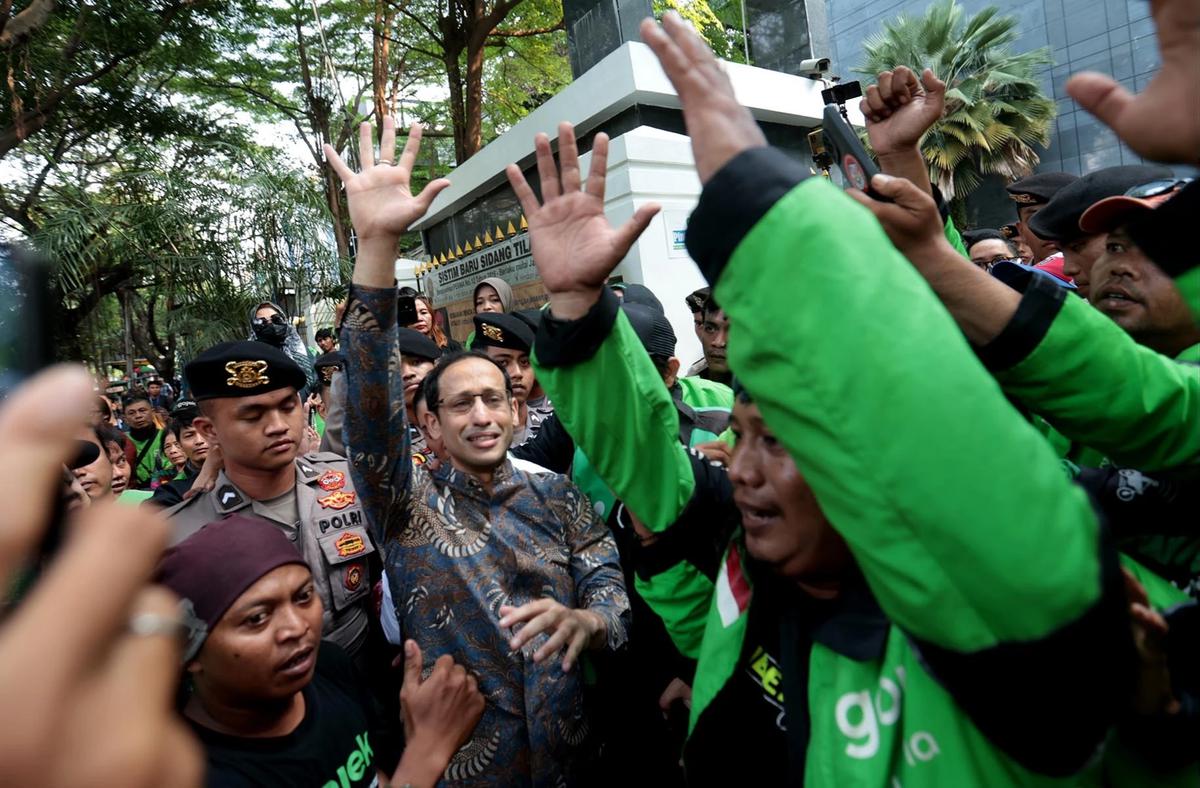 FOTO: Tangis Nadiem Pecah Usai Divomis 10 Tahun