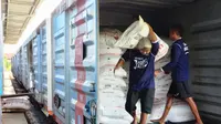 PT Pupuk Indonesia (Persero), melalui anak usahanya PT Pupuk Sriwidjaja Palembang, melakukan kerjasama distribusi pupuk bersubsidi dengan PT Kereta Api Indonesia (KAI) (dok: Ilyas)