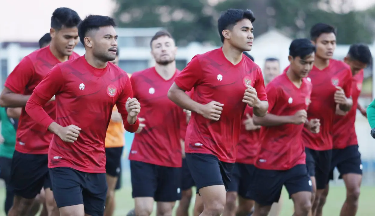 Timnas Indonesia terus menggenjot persiapan jelang menghadapi Timnas Curacao di Bandung. Skuad Garuda melakukan sesi latihan di Stadion Sidolig, Jalan Ahmad Yani, Bandung, Selasa (20/9/2022). (Dokumentasi PSSI)