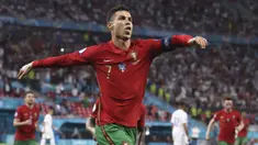 Laga pamungkas di Grup F Euro 2020 (Euro 2021) antara Portugal melawan Prancis (23/6/2021) tuntas dengan hasil imbang 2-2. Kedua tim melenggang bersama Jerman menuju babak 16 Besar. Tercatat ada 5 fakta menarik di balik hasil imbang tersebut. Apa saja? (Foto: AP/Pool/Bernadett Szabo)