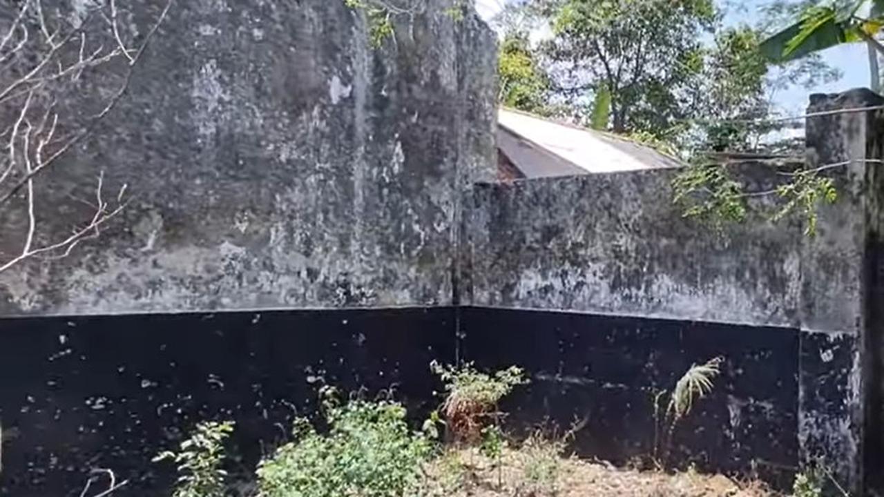Bekas ruang tunggu Stasiun Kalipucang