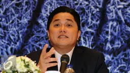Presiden Inter Milan, Erick Thohir memberikan keterangan seputar program pembinaan pelatih dan pemain di Italia, Jakarta, Rabu (13/1/2016). Djadjang Nurdjaman serta tiga pemain muda Persib mengikuti program tersebut. (Liputan6.com/Helmi Fithriansyah)
