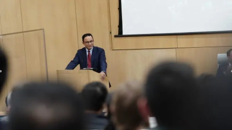 Gubernur DKI Jakarta Anies Baswedan memberikan kuliah umum di University of Oxford, Inggris. (Foto: akun Instagram @aniesbaswedan)