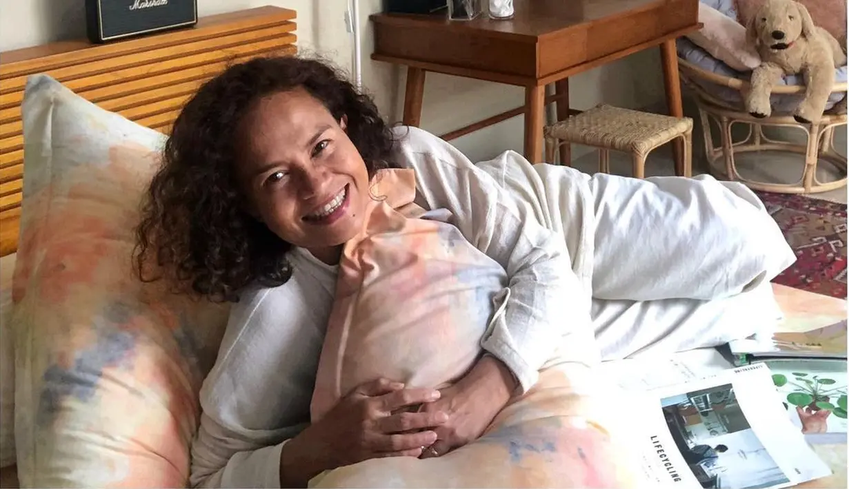 Kamar yang bersih menjadi nilai tersendiri untuk dinikmati. Ya, bagaimanapun bagian privasi ini merupakan salah satu spot terpenting dalam rumah. (Instagram/mirles)