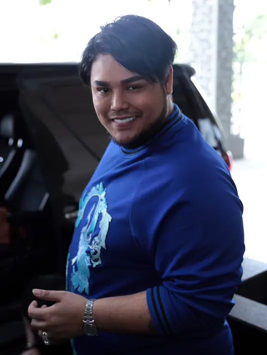 Kabar rencana Ivan Gunawan akan melamar Ayu Ting Ting beredar senter di instagram. Perancang busana itu akan melamar penyanyi dangdut tersebut pada Maret 2018 mendatang. (Deki Prayoga/Bintang.com)