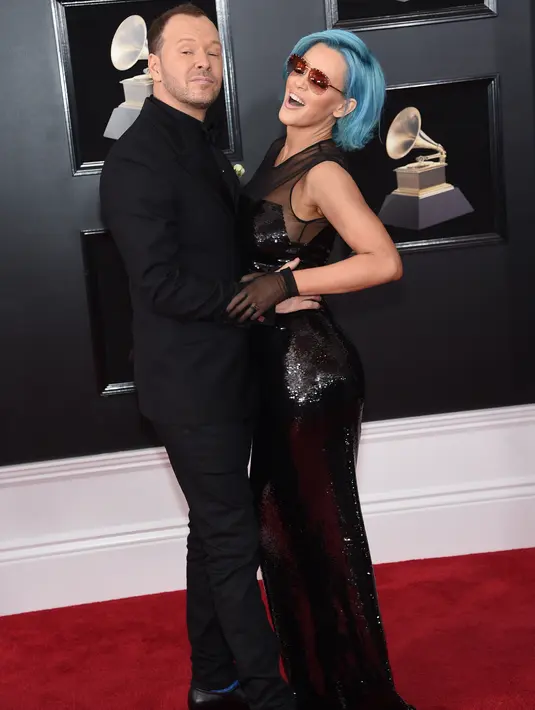 Donny Wahlberg dan Jenny McCarthy terlihat bahagia dan romantis di momen red carpet. (JAMIE MCCARTHY / GETTY IMAGES NORTH AMERICA / AFP)