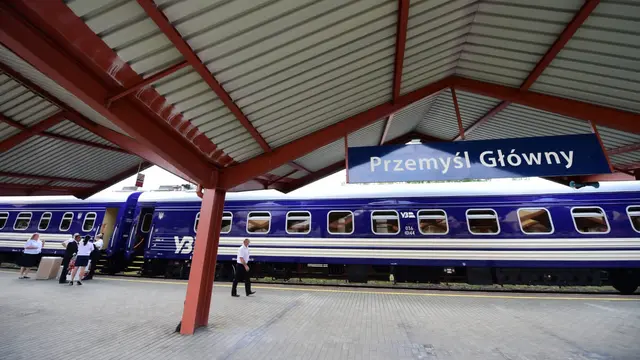 Penampakan Stasiun Przemysl Glowny di Kota Przemysl, Polandia tempat Presiden Jokowi dan ibu negara Iriana berangkat ke Kiev, Ukraina menggunakan kereta luar biasa. (Foto: Biro Pers Sekretariat Presiden)